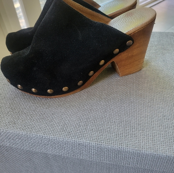 Clogs - Picture 3 of 4